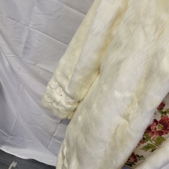 Children's place Faux Fur coat xl - Picture 3 of 16